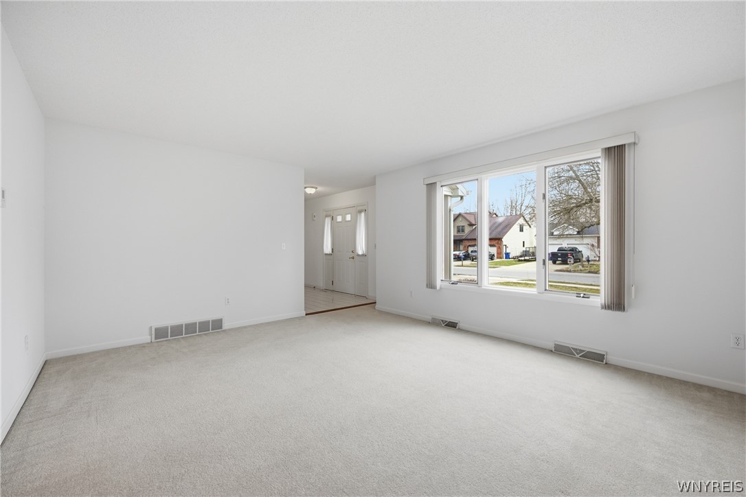 84 South Castlerock Lane Amherst, NY 14051 - Photo 7 of 38