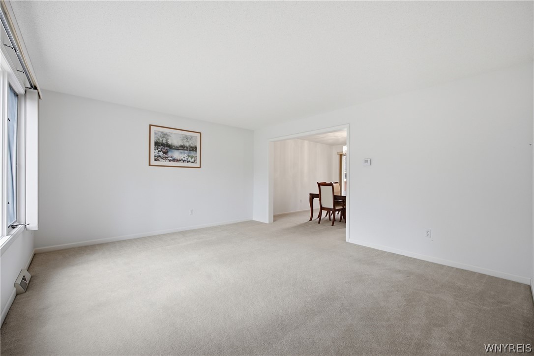 84 South Castlerock Lane Amherst, NY 14051 - Photo 8 of 38