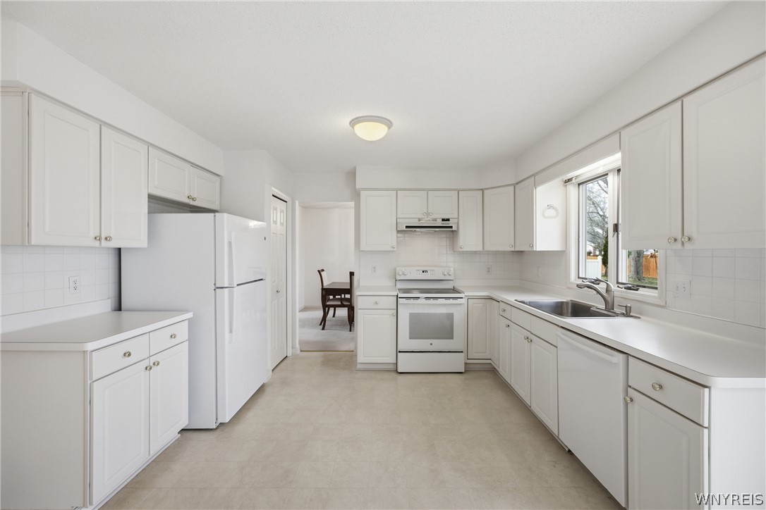 84 South Castlerock Lane Amherst, NY 14051 - Photo 10 of 38