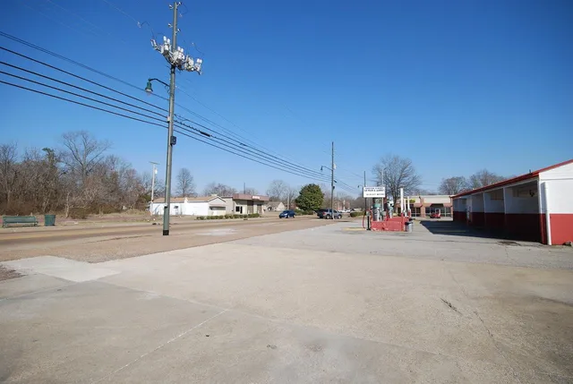 a very nice looking house with a road