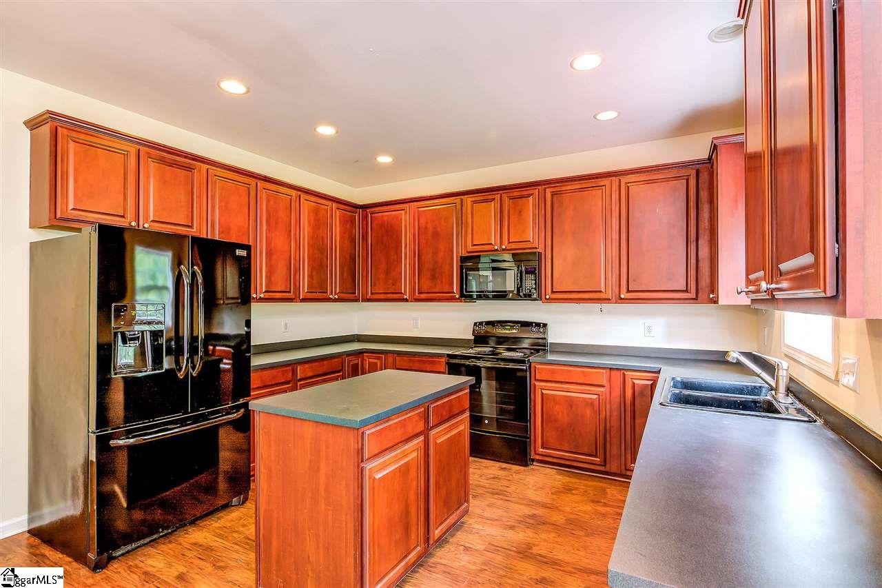26 Springleaf Court Simpsonville, SC 29681 - Photo 4 of 36 Gallery Image 4