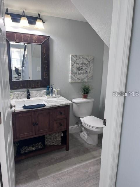 5519 Turtle Crossing Loop Tampa, FL 33625 - Photo 5 of 23 a bathroom with a toilet a sink and mirror