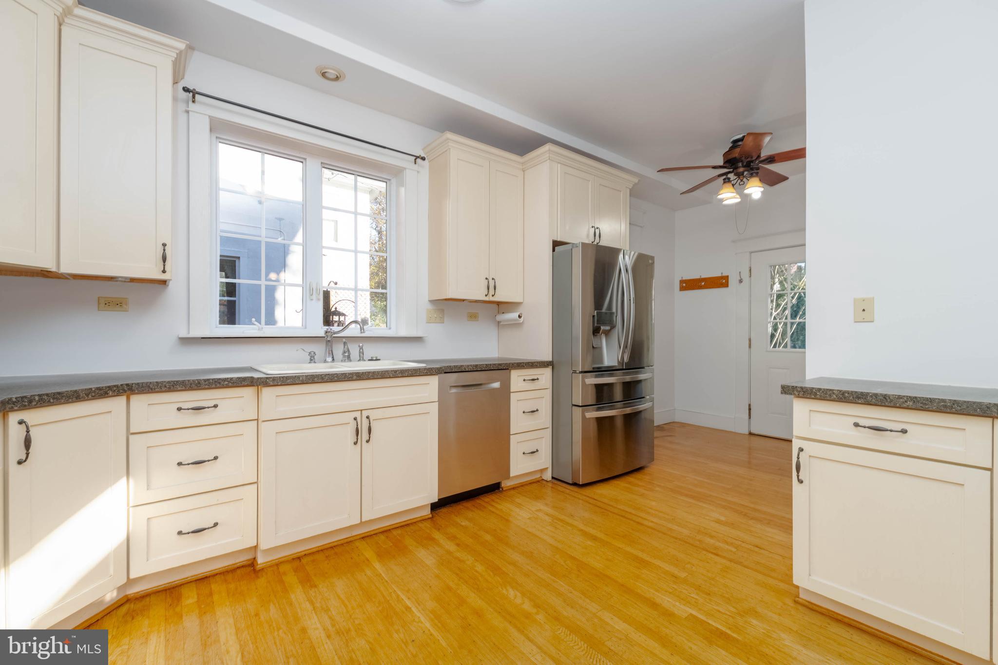 2505 Manhattan Avenue Baltimore, MD 21209 - Photo 16 of 60 Kitchen