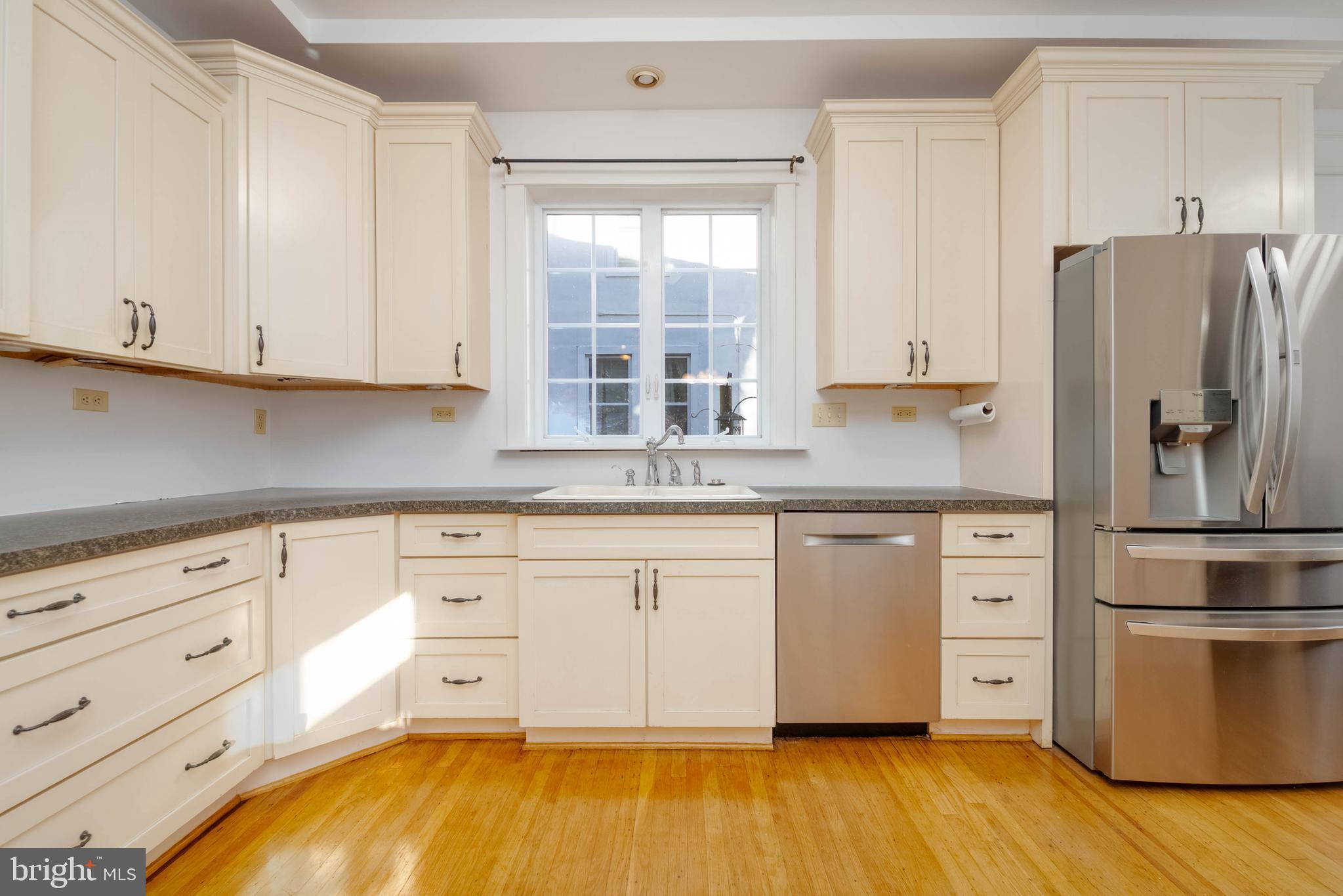 2505 Manhattan Avenue Baltimore, MD 21209 - Photo 17 of 60 Kitchen