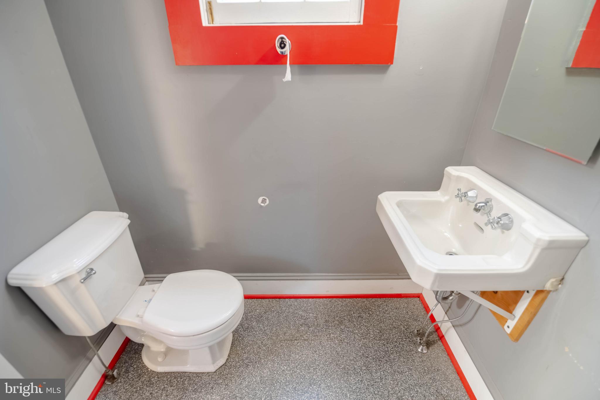 2505 Manhattan Avenue Baltimore, MD 21209 - Photo 21 of 60 Half Bath Main level