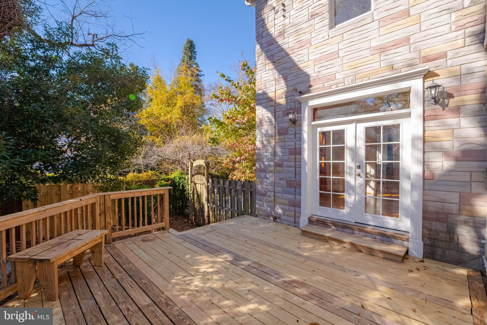 2505 Manhattan Avenue Baltimore, MD 21209 - Photo 45 of 60 Rear Deck