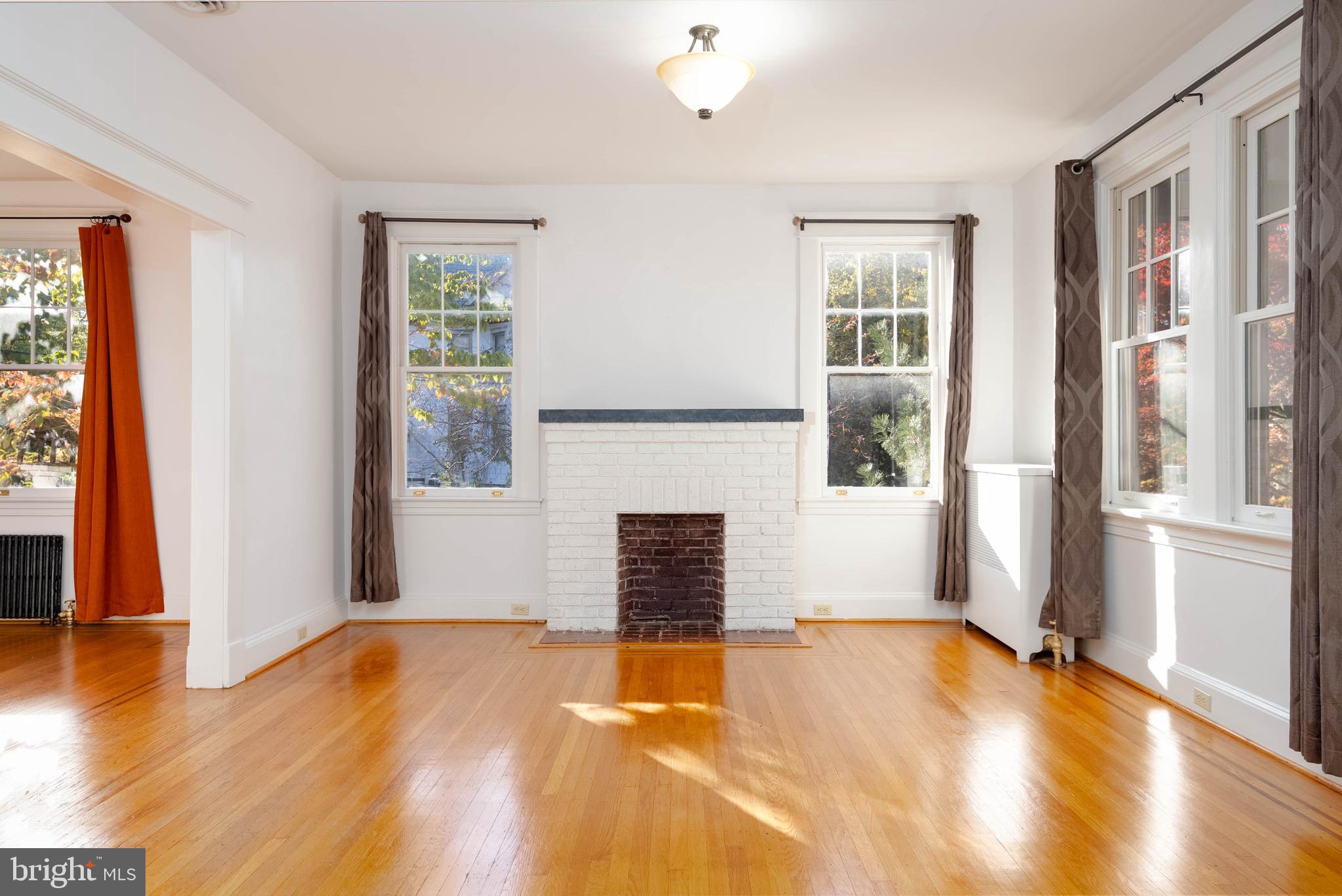 2505 Manhattan Avenue Baltimore, MD 21209 - Photo 8 of 60 Living Room