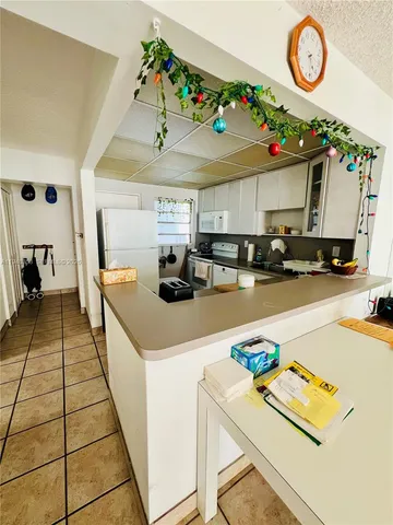 $340,000 | 1331 Lincoln Road, Unit 701, Miami Beach, FL 33139