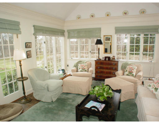 84 Dascomb Road Andover, MA 01810 - Photo 4 of 24 Gallery Image 4