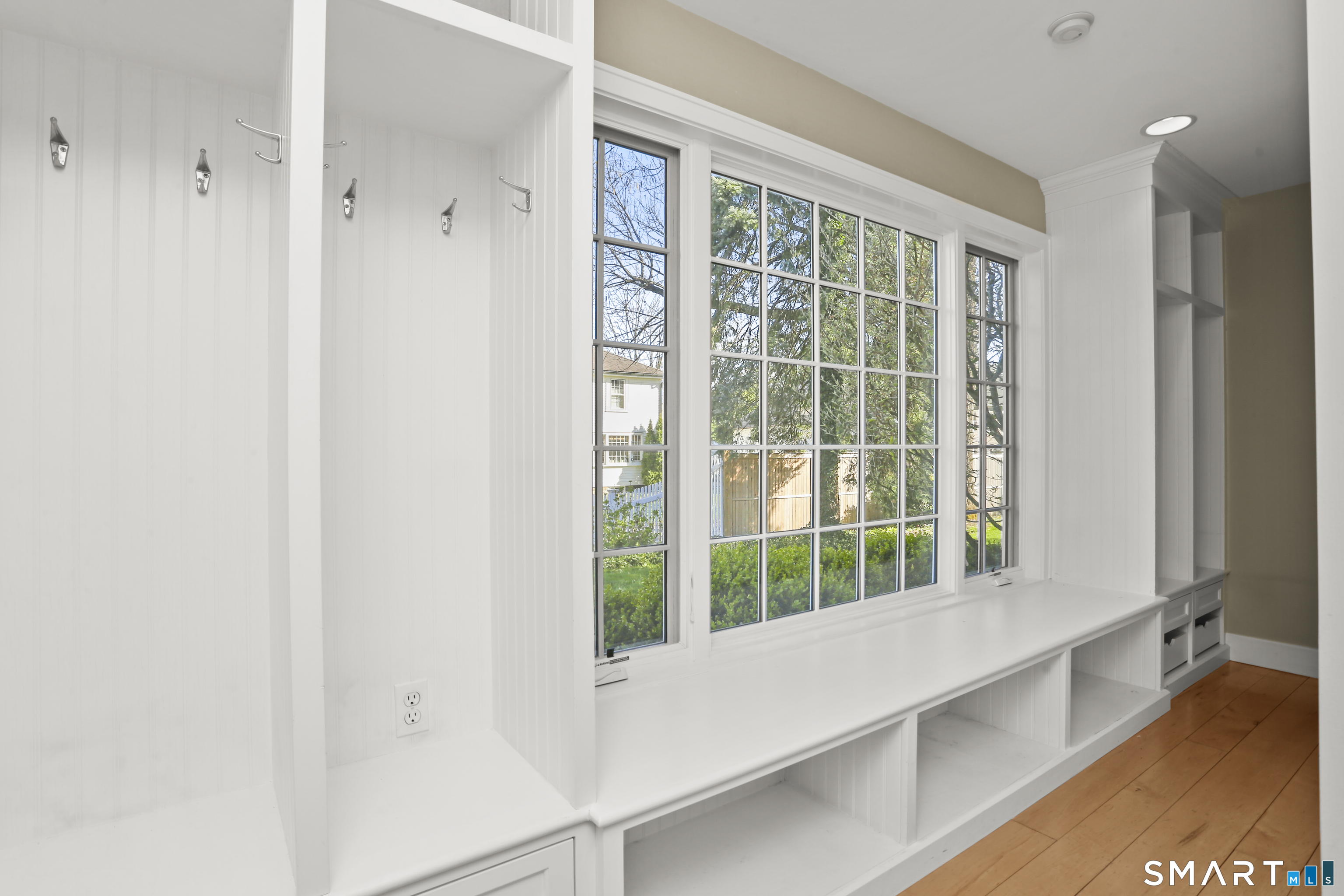 1005 Old Post Road Fairfield, CT 06824 - Photo 4 of 34