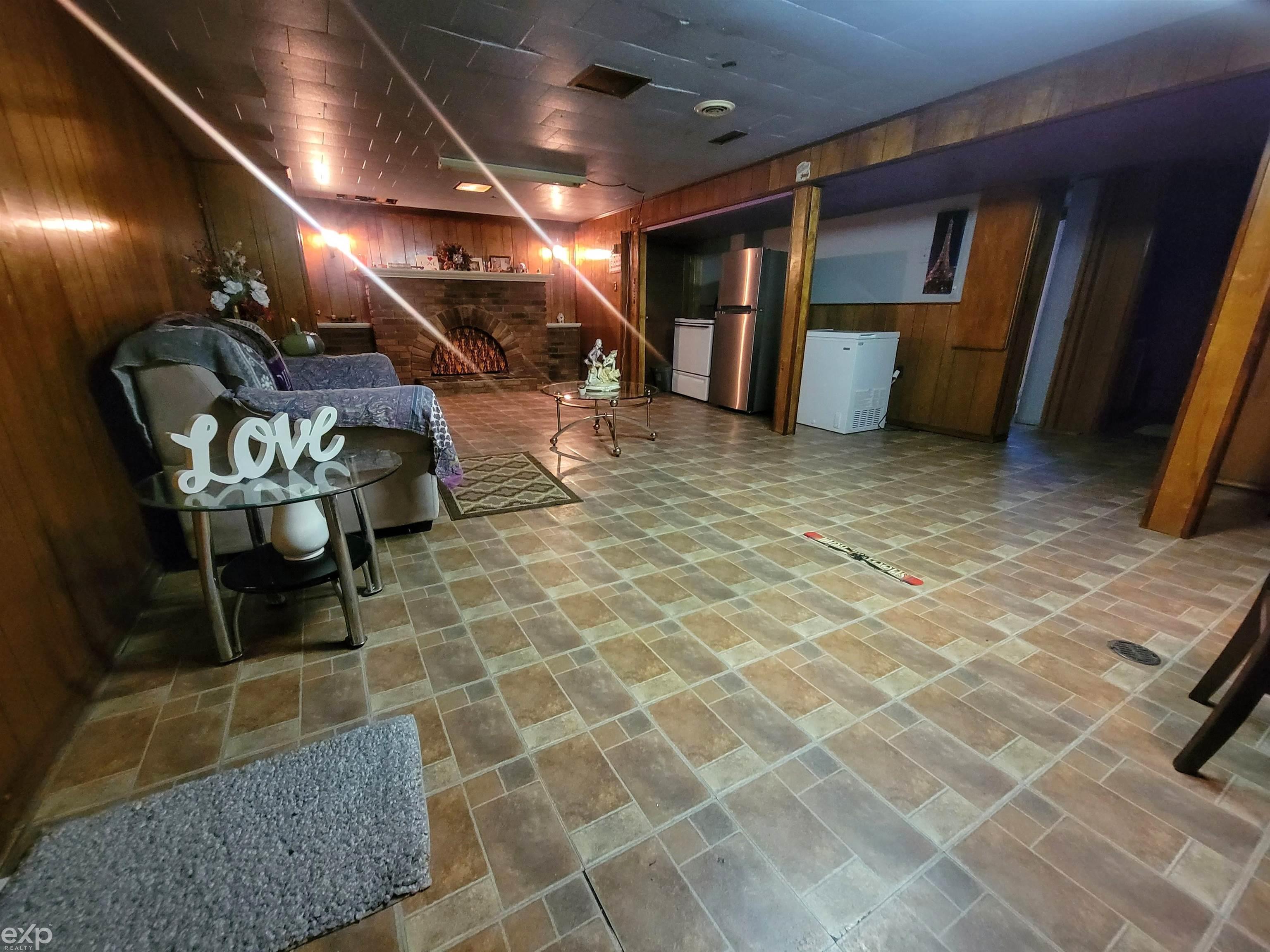 13611 Racine Court Warren, MI 48088 - Photo 22 of 25 50083264-21.JPG