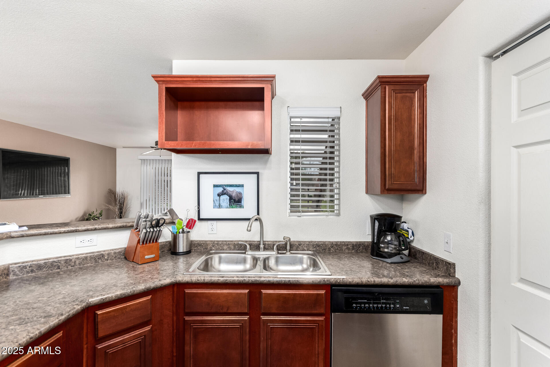 17017 North 12th Street, Unit 1123 Phoenix, AZ 85022 - Photo 13 of 48 a kitchen with stainless steel appliances granite countertop a sink and cabinets
