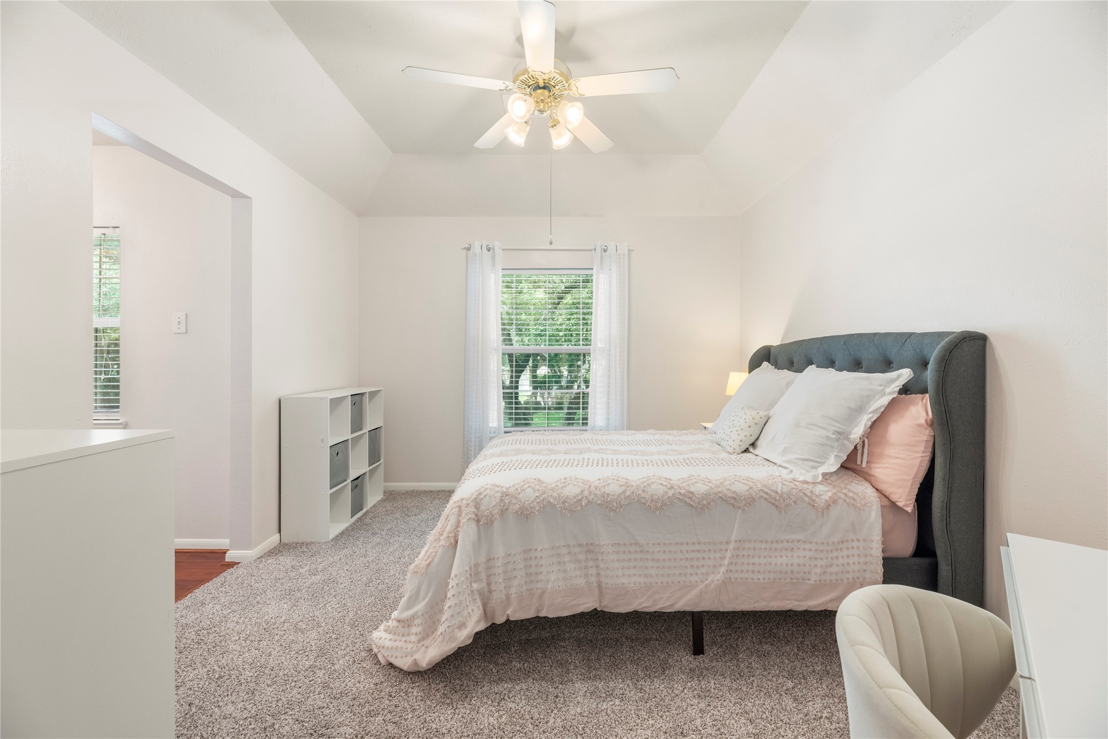 7930 Chateau Point Lane Houston, TX 77041 - Photo 25 of 34 One of three secondary bedrooms. Generously sized and has a walk-in closet. This room has a Jack and Jill bath.