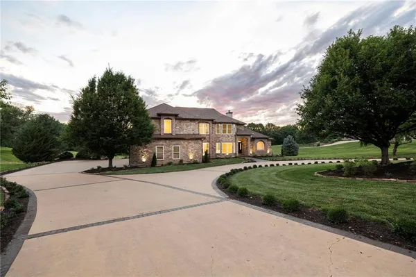 $1,100,000 | 15614 Quail Ridge Drive, Smithville, MO 64089