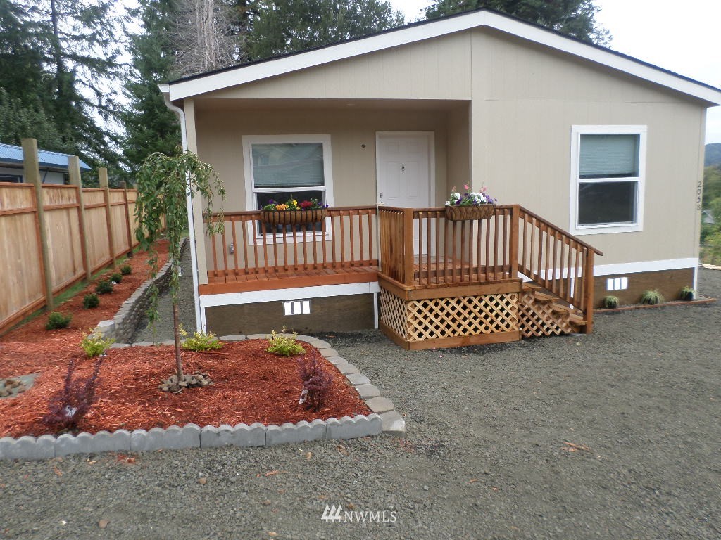 2058 Stuart Street Raymond, WA 98577 - Photo 1 of 15 Gallery Image 1