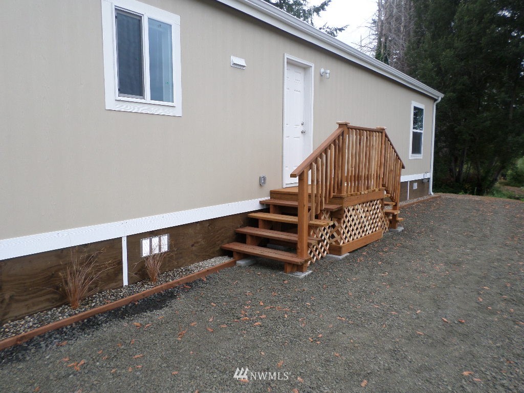 2058 Stuart Street Raymond, WA 98577 - Photo 3 of 15 Gallery Image 3