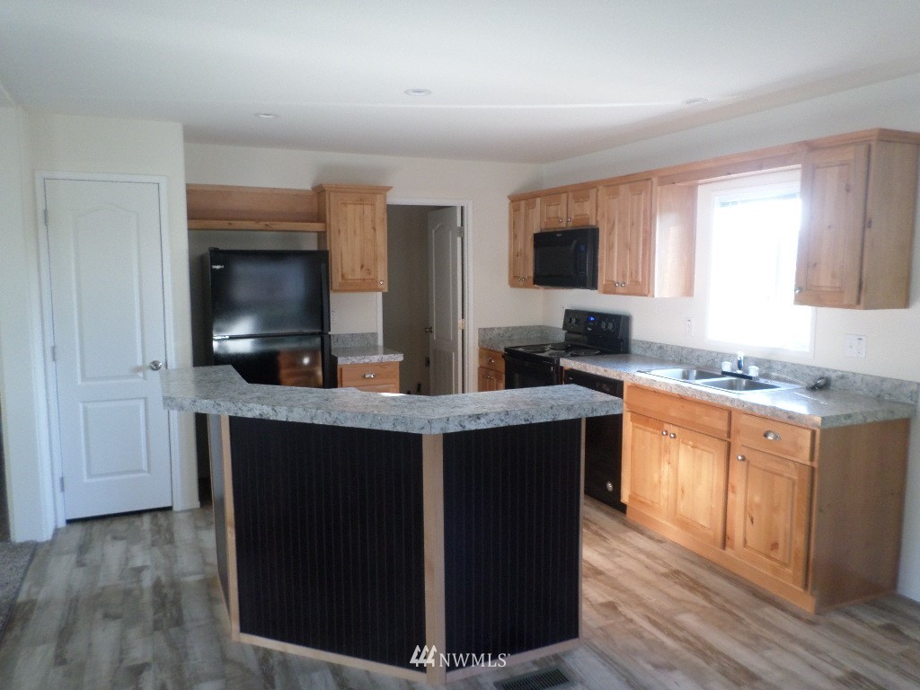 2058 Stuart Street Raymond, WA 98577 - Photo 5 of 15 Gallery Image 5