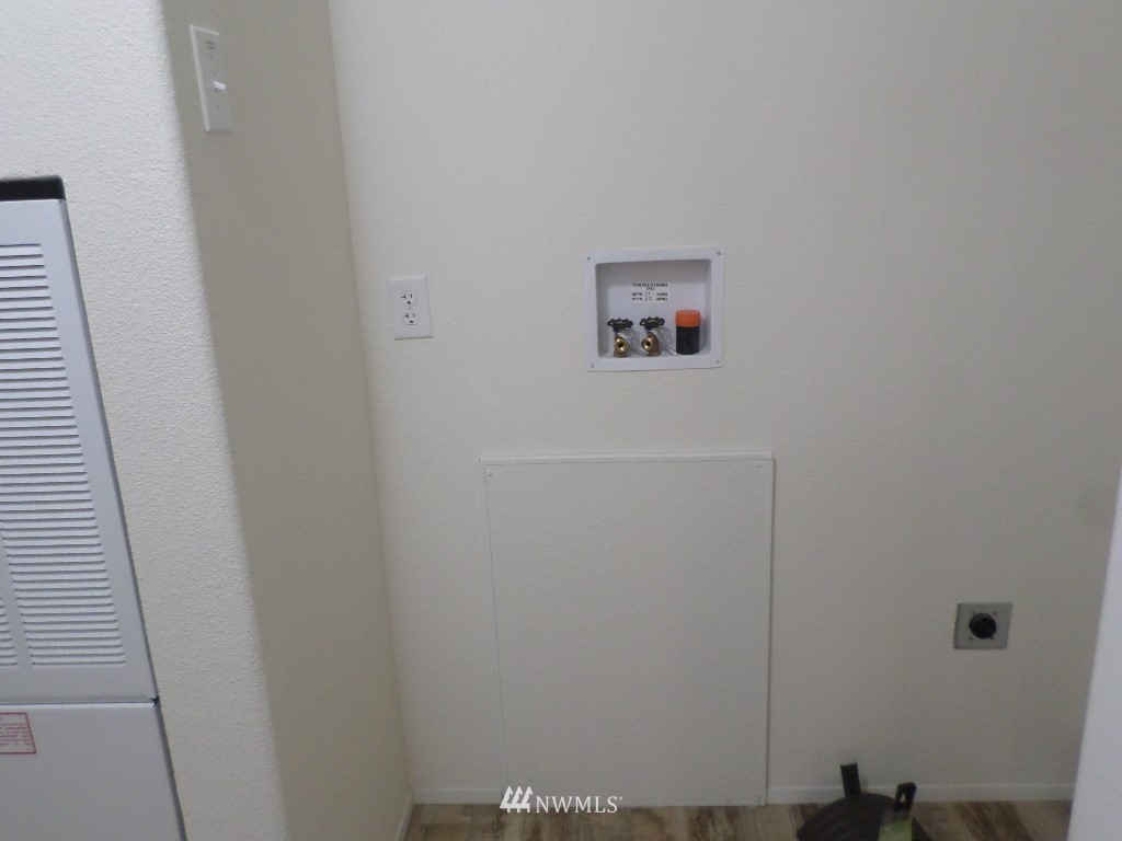 2058 Stuart Street Raymond, WA 98577 - Photo 8 of 15 Gallery Image 8