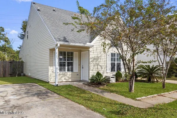 $1,750 | 1706 James Buchanan Drive, Biloxi, MS 39531