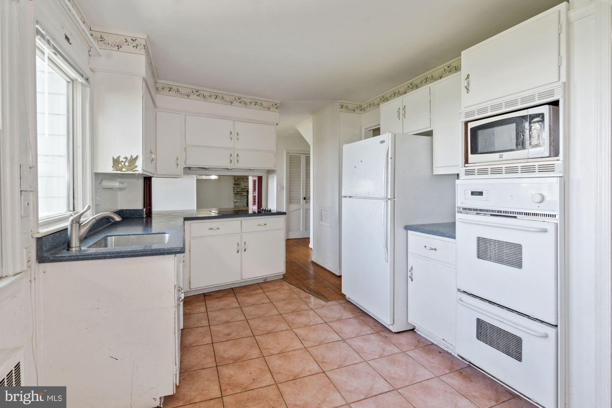 3744 Thomas Point Road Annapolis, MD 21403 - Photo 11 of 45 Kitchen