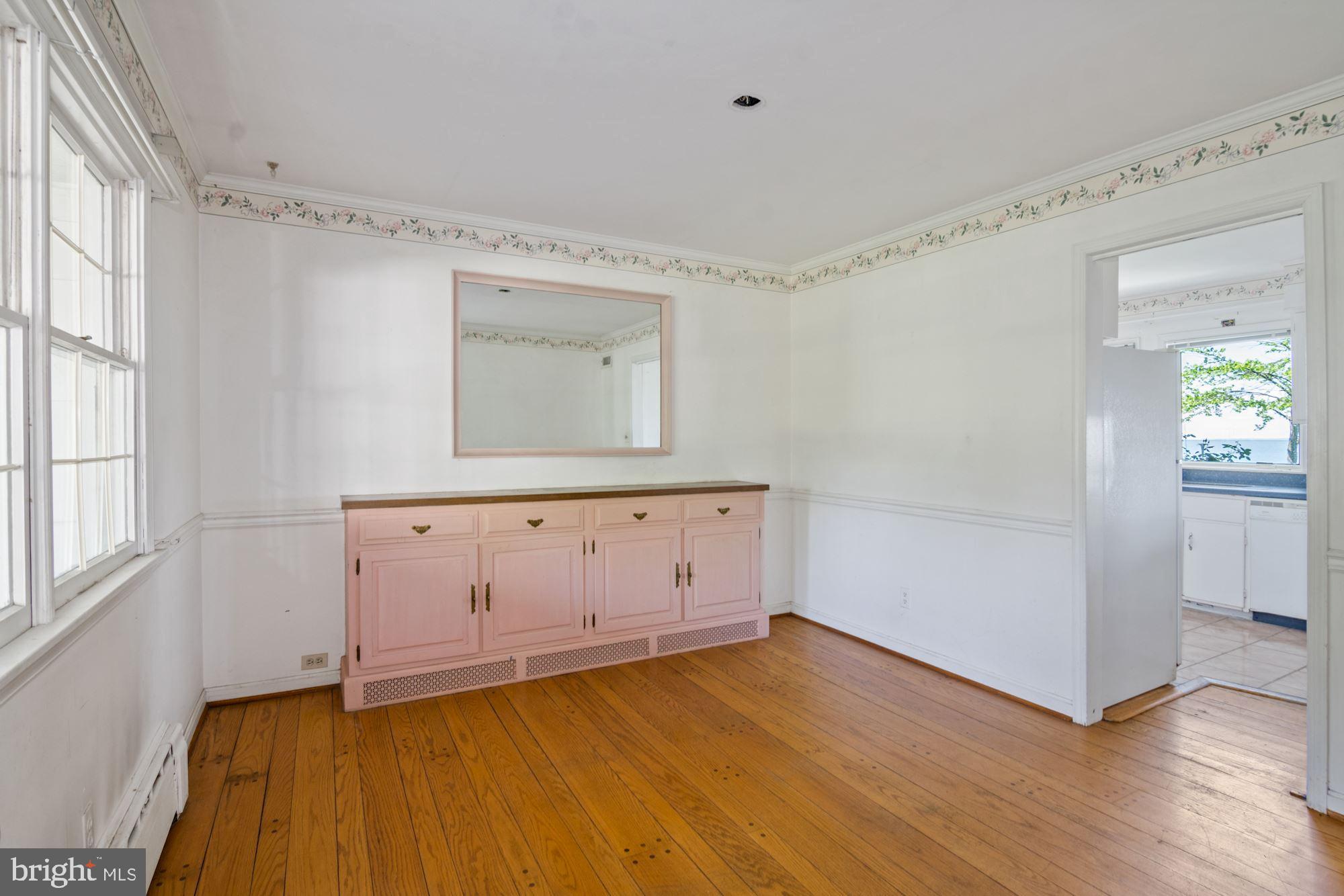 3744 Thomas Point Road Annapolis, MD 21403 - Photo 12 of 45 Dining Room