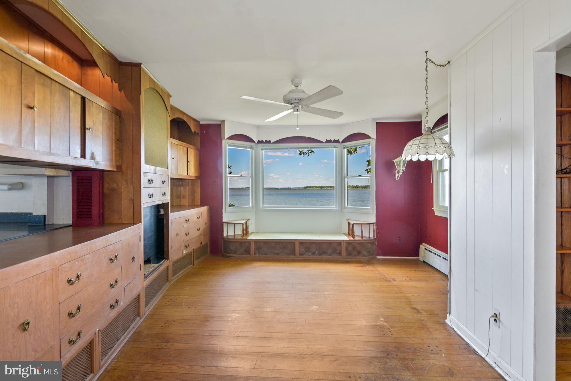 3744 Thomas Point Road Annapolis, MD 21403 - Photo 10 of 45 Family Room