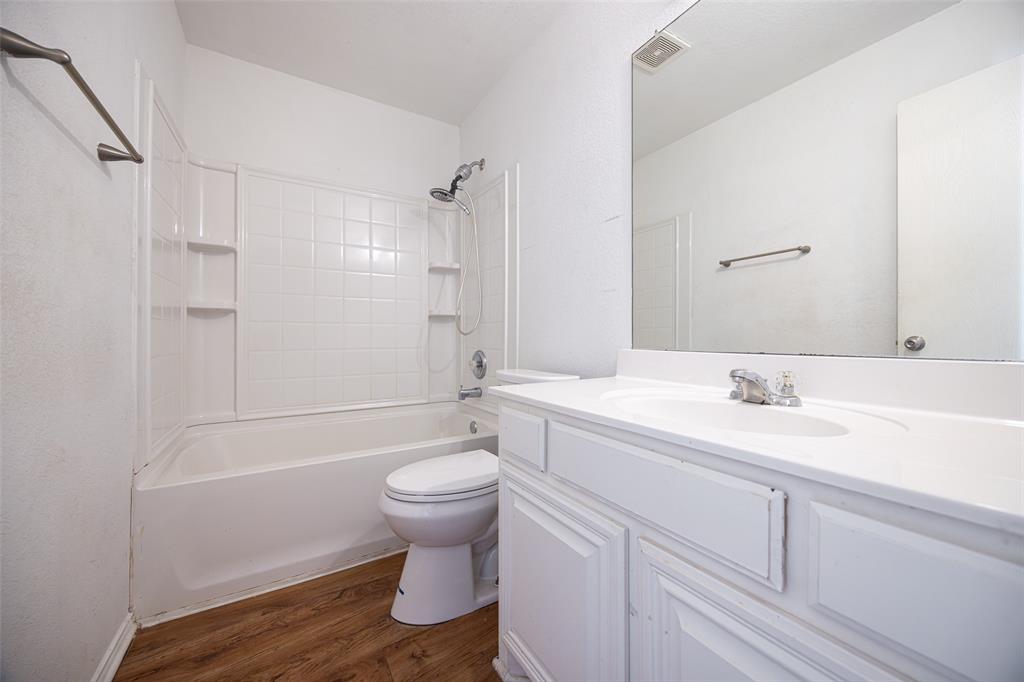 324 Meadow Ridge Drive Anna, TX 75409 - Photo 23 of 32 Secondary bath is located between secondary bedrooms