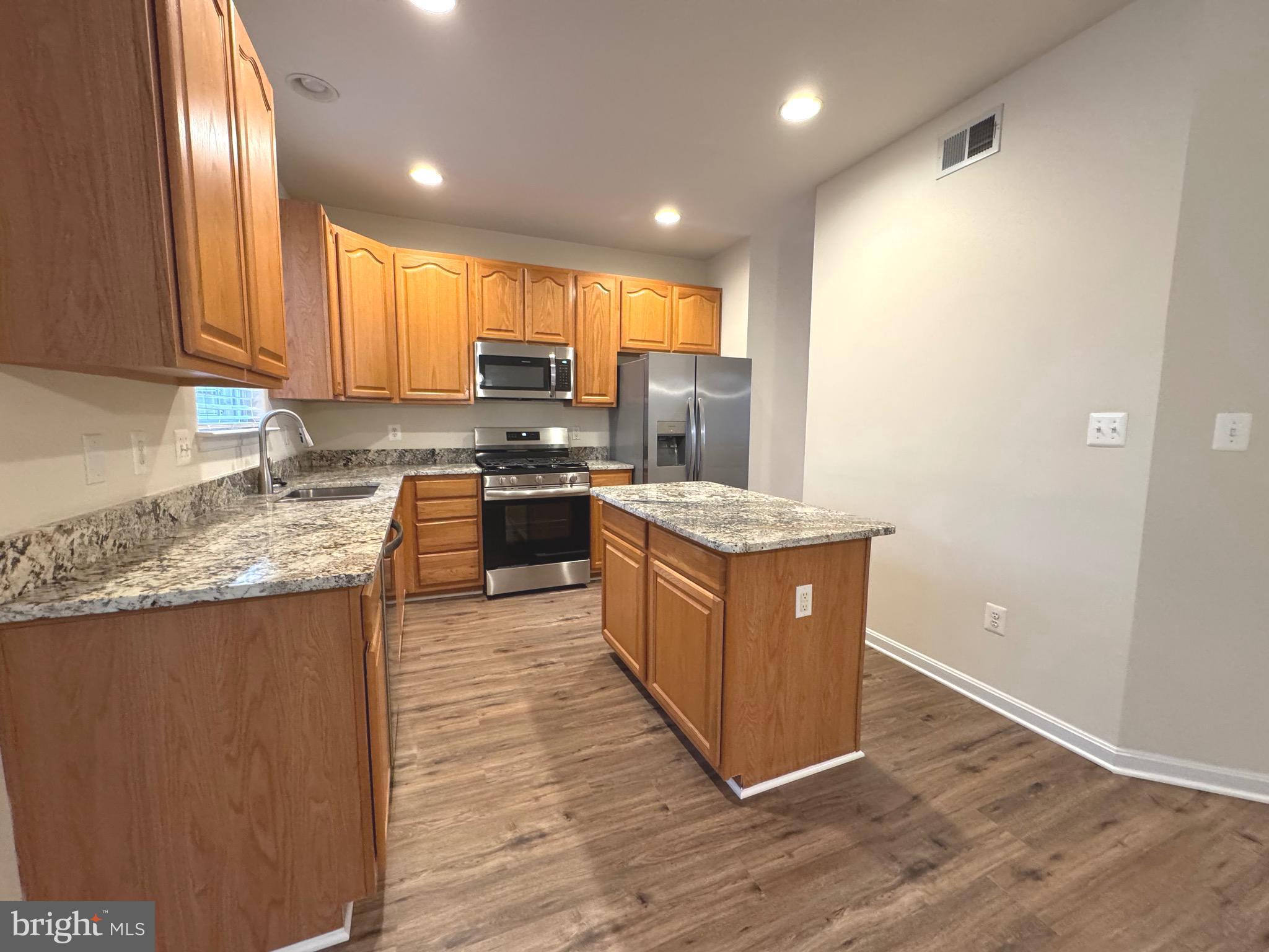 8730 Phipps Farm Way Manassas, VA 20109 - Photo 12 of 52