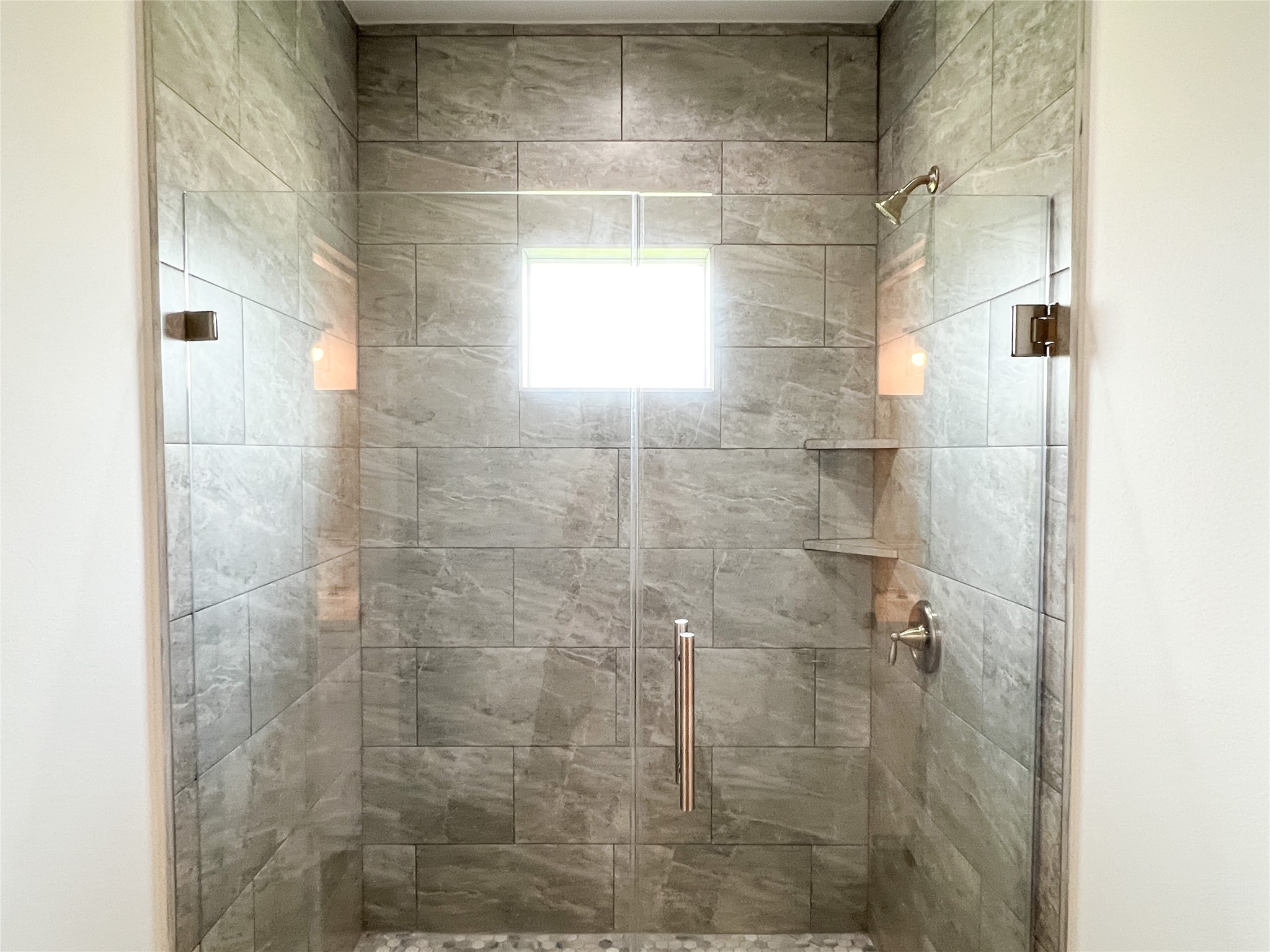 126 Lakeland Circle Rosharon, TX 77583 - Photo 37 of 49 Beautiful standing shower
