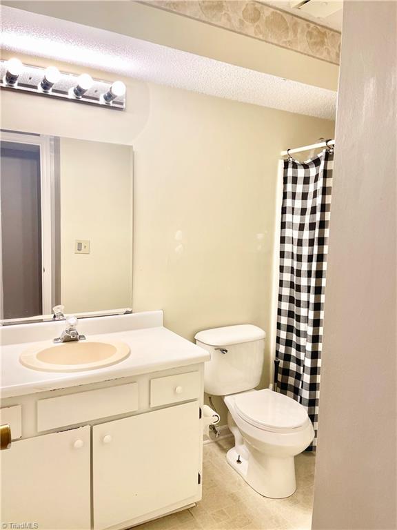 5611 Hornaday Road, Unit L Greensboro, NC 27409 - Photo 8 of 11 Gallery Image 8