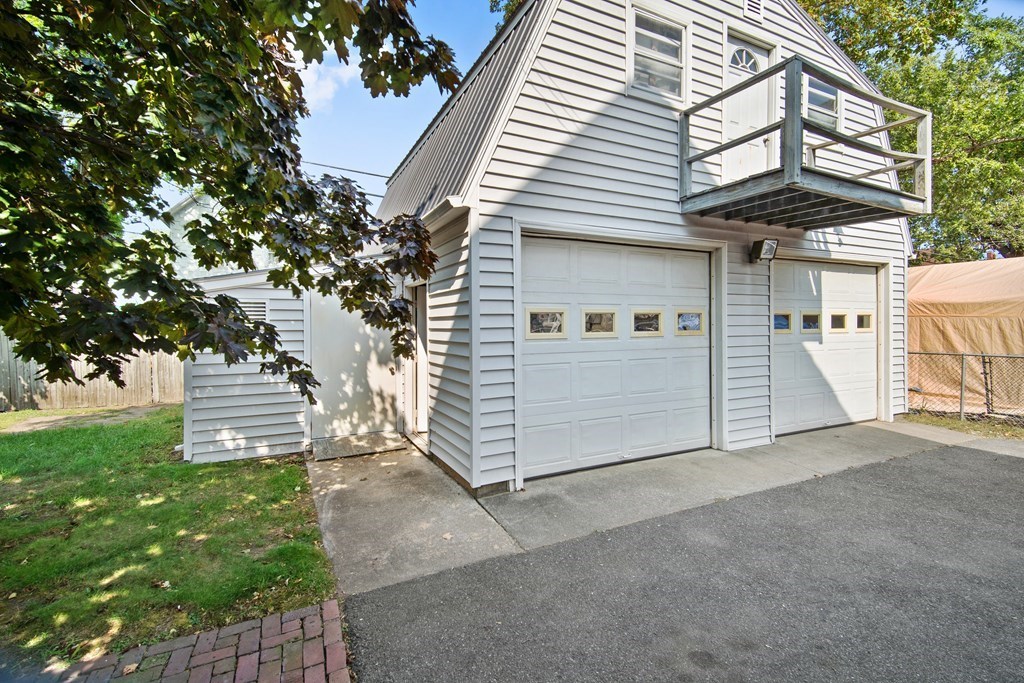 64-66 Cleveland Street Springfield, MA 01104 - Photo 3 of 25 Gallery Image 3