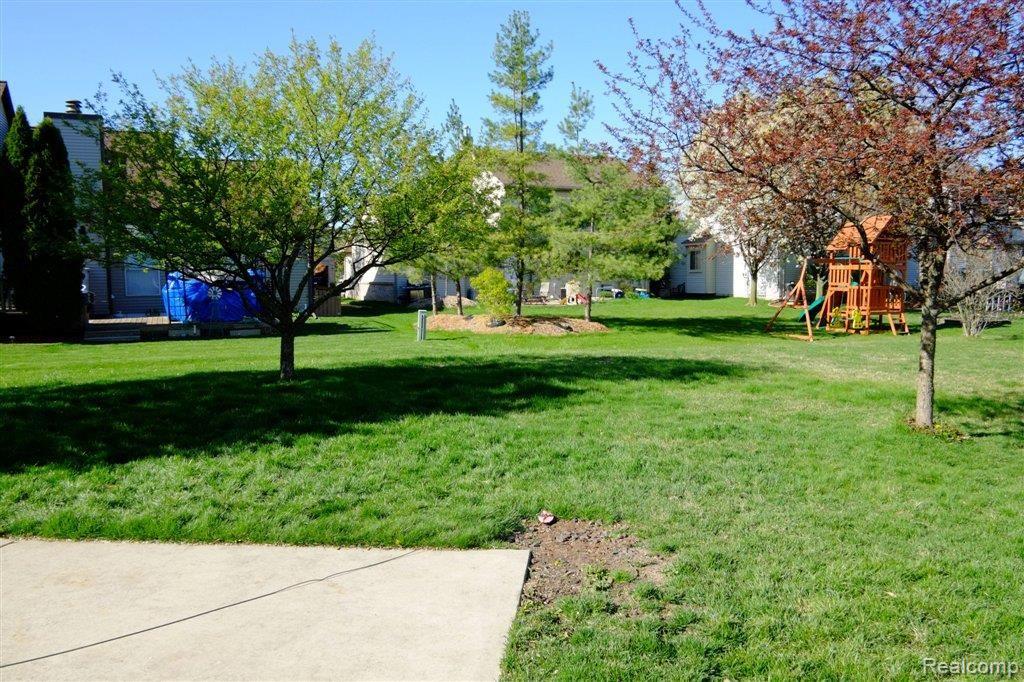 3271 Riverside Court Canton, MI 48188 - Photo 21 of 21 REAR YARD.jpg