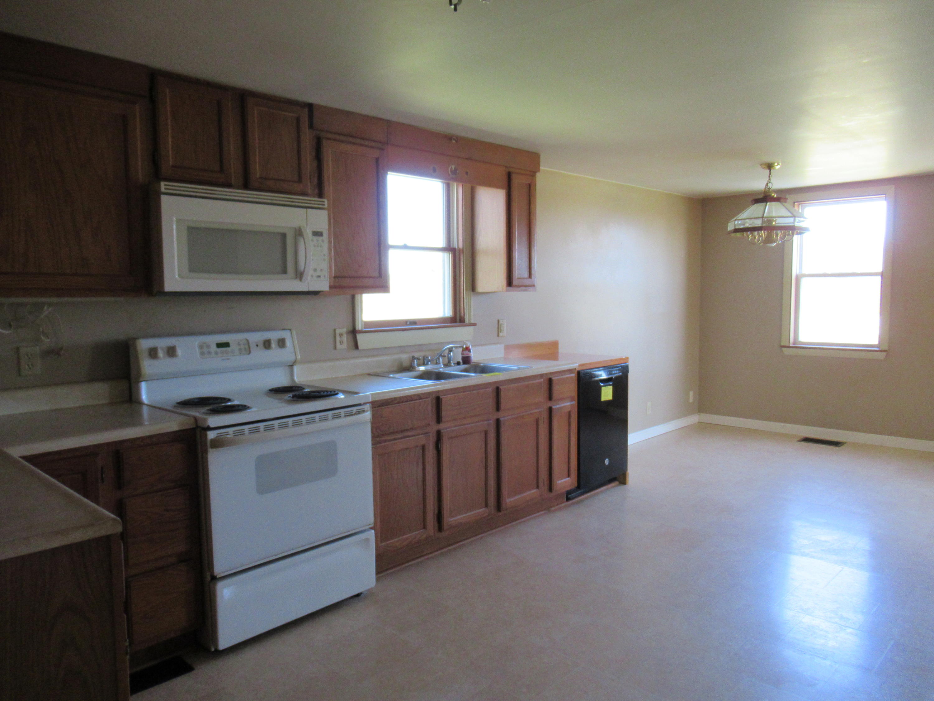 728 Washington Road Waldoboro, ME 04572 - Photo 2 of 20 IMG_1674