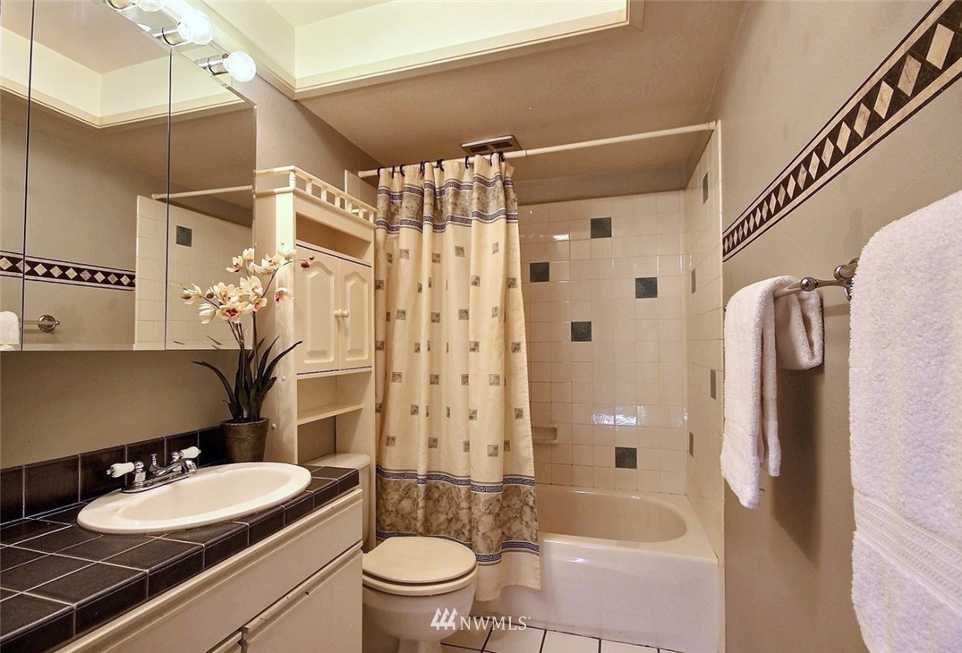 12923 Southeast 186th Street Renton, WA 98058 - Photo 8 of 21 Gallery Image 8