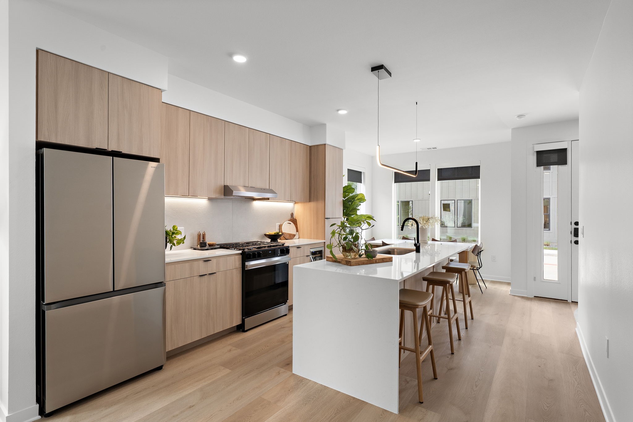 1941 Sawdust Road, Unit 154 The Woodlands, TX 77380 - Photo 12 of 38 a kitchen with refrigerator a stove a table and chairs