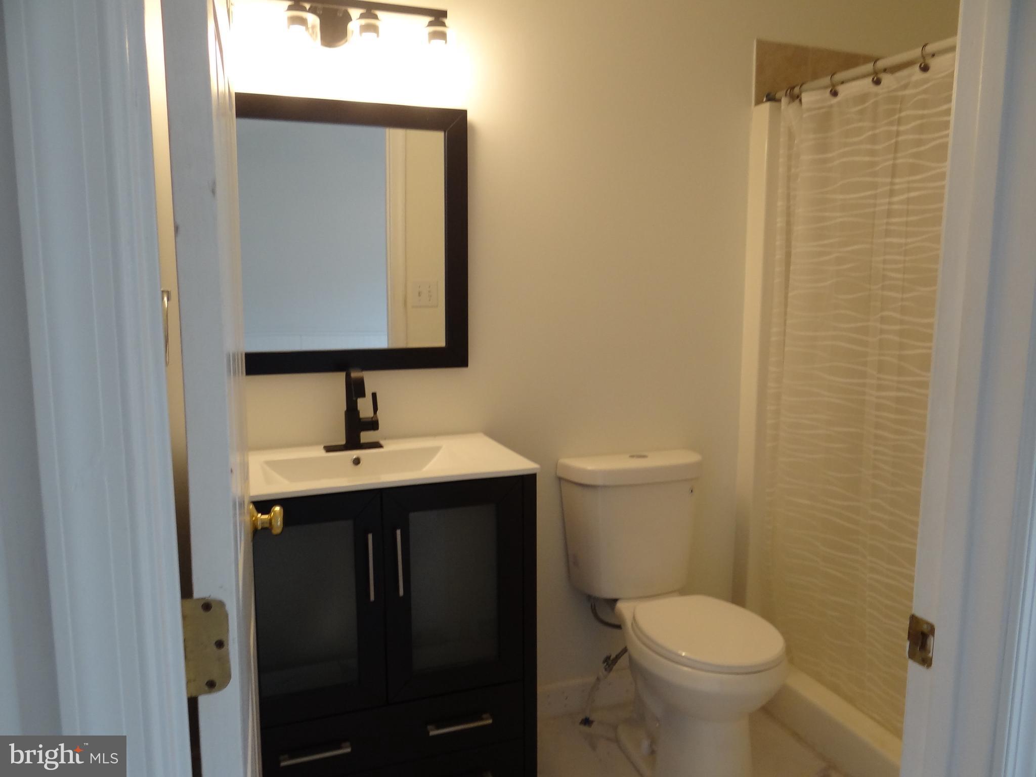 107 Country Lane Morgantown, PA 19543 - Photo 14 of 21 Primary Bath