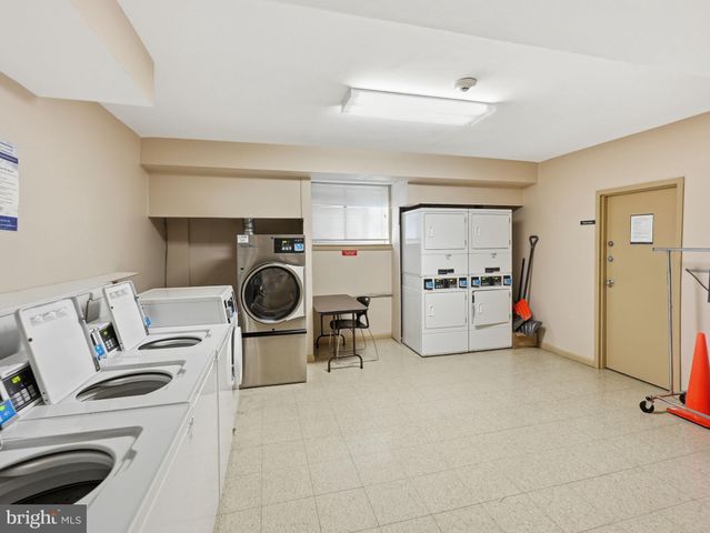 $270,000 | 4390 Lorcom Lane, Unit 402, Arlington, VA 22207