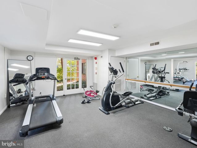 $270,000 | 4390 Lorcom Lane, Unit 402, Arlington, VA 22207