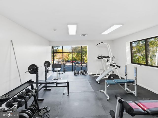 $270,000 | 4390 Lorcom Lane, Unit 402, Arlington, VA 22207