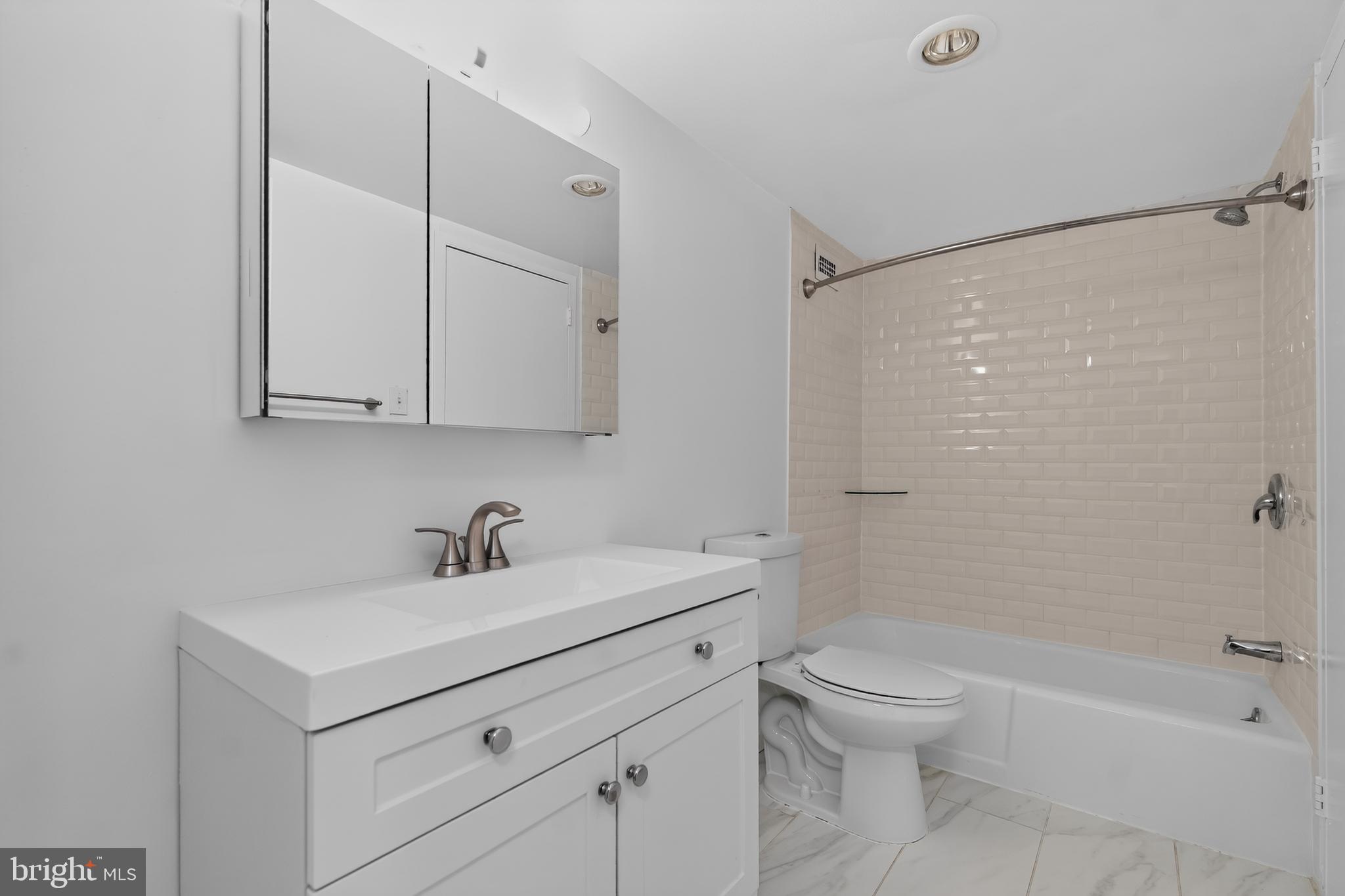 5225 Pooks Hill Road, Unit 1302N Bethesda, MD 20814 - Photo 17 of 19 a bathroom with a sink toilet and shower