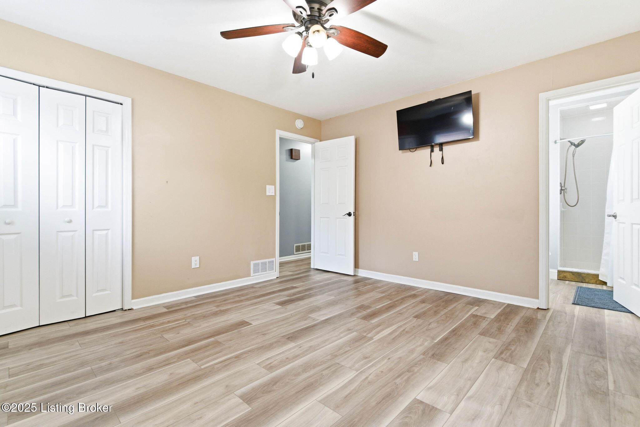 4526 Sandhill Road Louisville, KY 40219 - Photo 26 of 57 Primary Bedroom2
