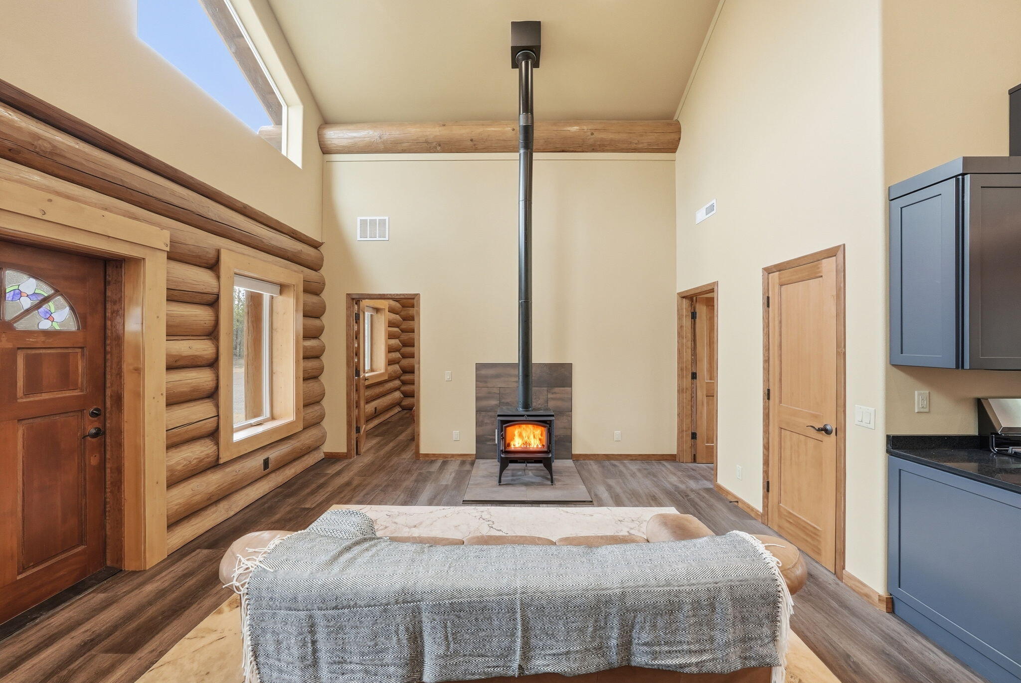 54270 Huntington Road La Pine, OR 97739 - Photo 4 of 68 9-web-or-mls-Riley_Visuals_009
