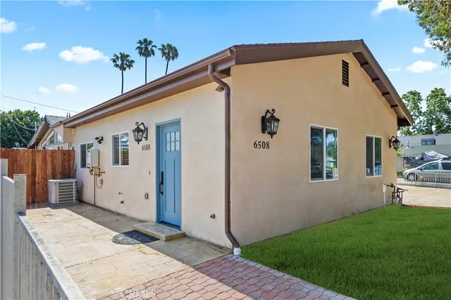 a view of house with backyard