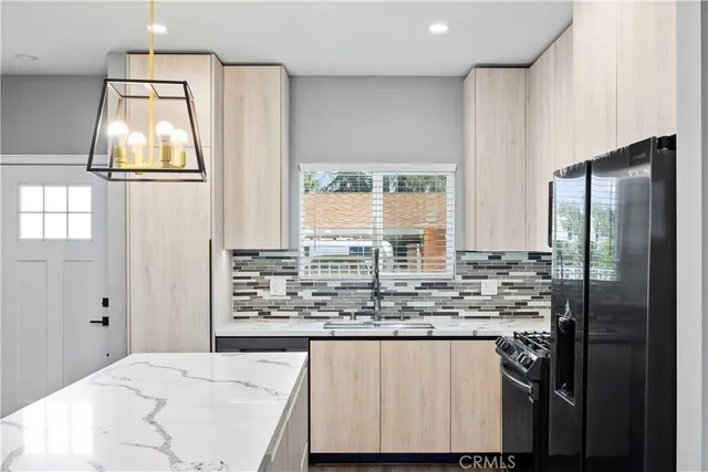 $2,800 | 6508 Oakdale Avenue, Woodland Hills, CA 91367