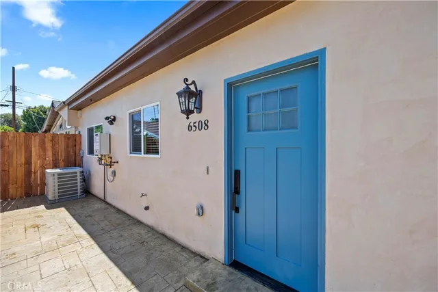 a view of a back yard of the house