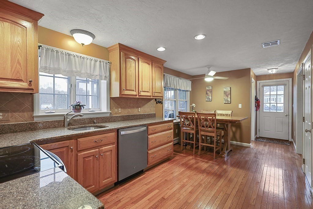 42 Deer Run Road Bellingham, MA 02019 - Photo 5 of 31 Gallery Image 5