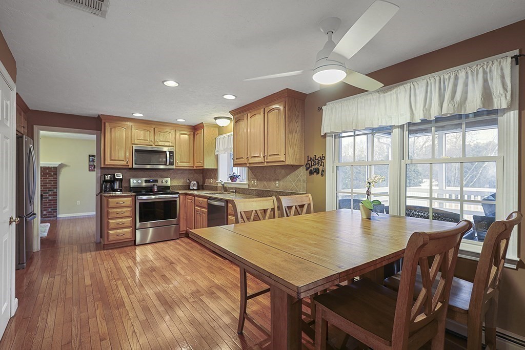 42 Deer Run Road Bellingham, MA 02019 - Photo 8 of 31 Gallery Image 8