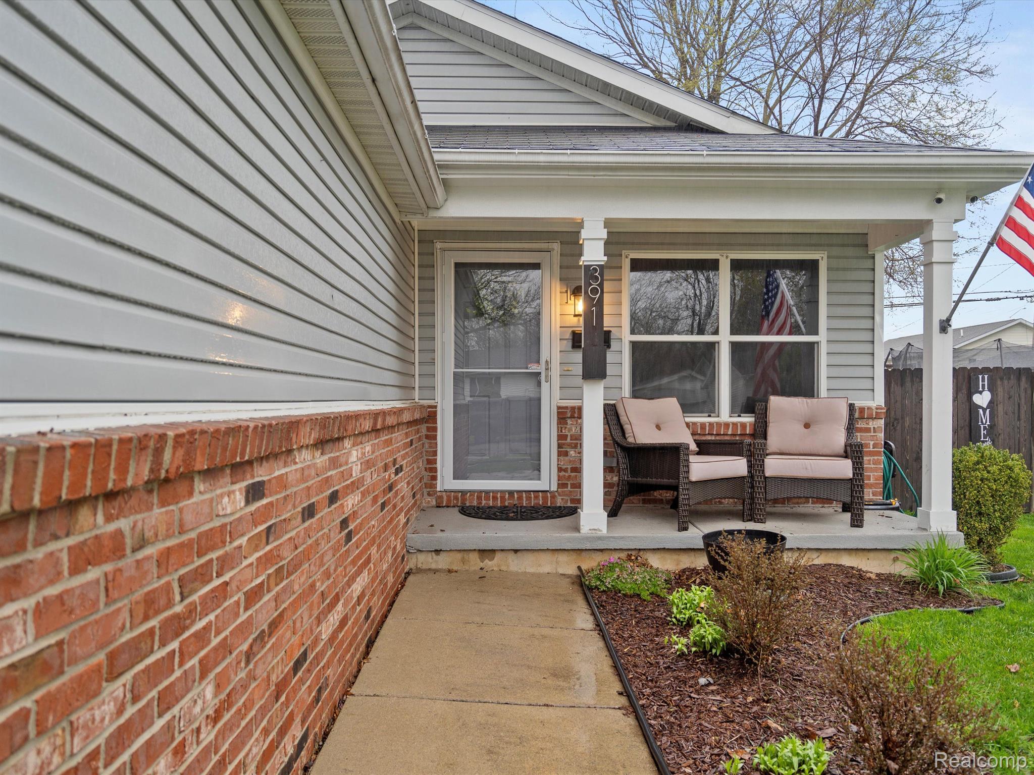 391 4th Street Pontiac, MI 48340 - Photo 3 of 28 Gallery Image 3