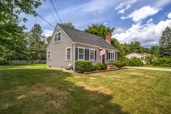 75 Hamilton Road Wrentham, MA 02093 - Photo 2 of 30