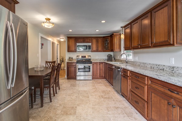 75 Hamilton Road Wrentham, MA 02093 - Photo 9 of 30